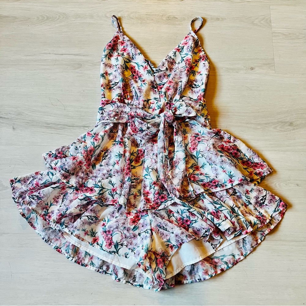 O. Vianca White Pink Floral Flowy Layered Strappy Sleeveless V-Neck Romper Sz S